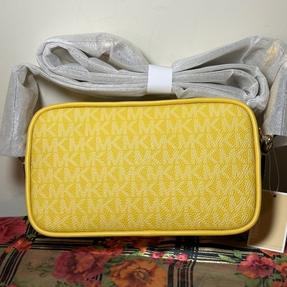 NWT Michael Kors crossbody. - Picture 3 of 9